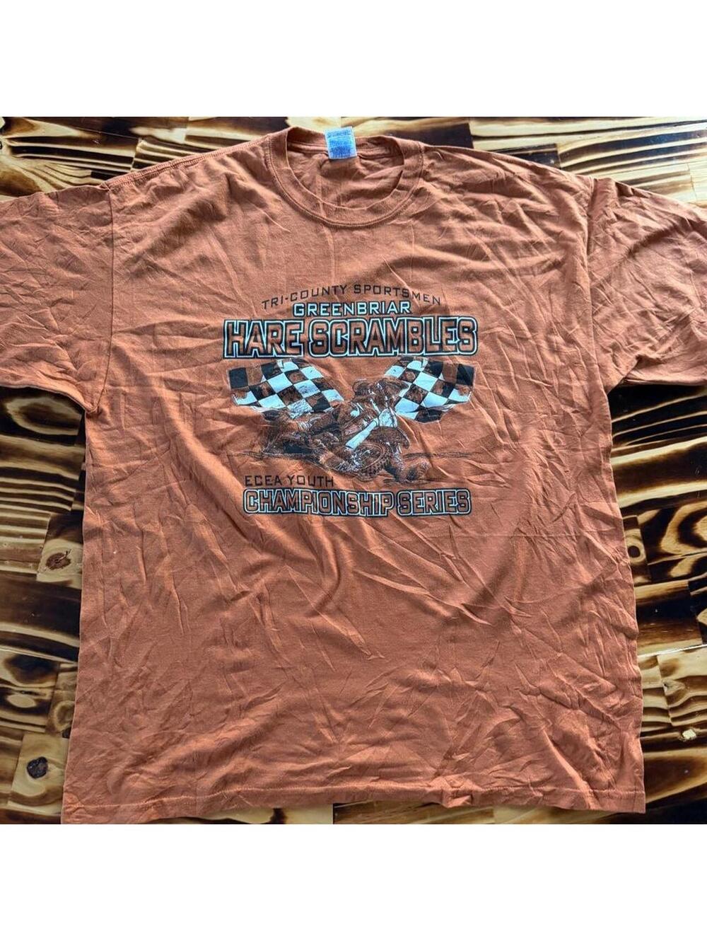 Gildan Men's Orange and Brown Tshirt